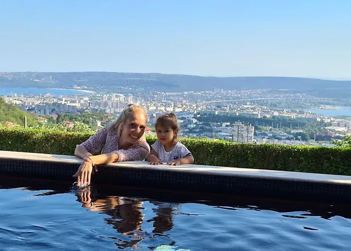 Infinity Sky Πανσιόν